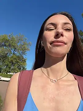 Amelie Crosby online show from July 30, 2026, 1:43 pm