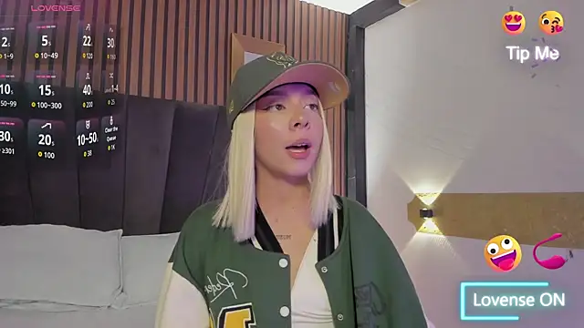 Snapshot of CleoWhite chatting on September 24, 2025, 6:17 am CleoWhite online show from September 24, 2025, 6:17 am