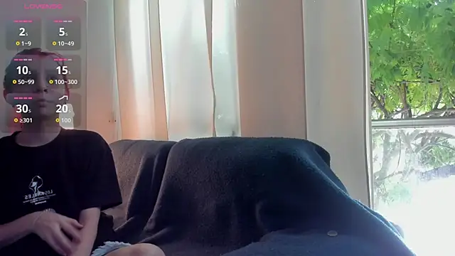 Snapshot of CleoWhite chatting on October 30, 2025, 7:36 pm CleoWhite online show from October 30, 2025, 7:36 pm