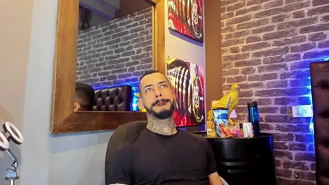 VinzenzRizzo online show from February 4, 2026, 4:18 am