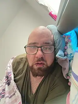 Snapshot of mrandmrsdarkside chatting on March 16, 2026, 9:02 am mrandmrsdarkside online show from March 16, 2026, 9:02 am