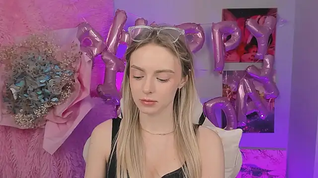 JuliaBrewwer online show from September 15, 2025, 12:05 pm