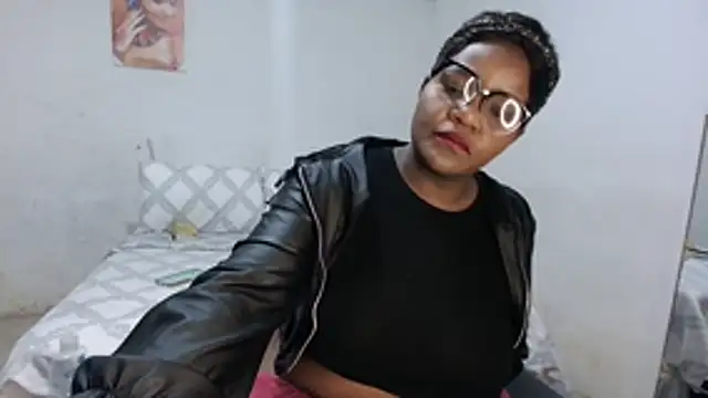 ChubbyBitch26 online show from August 3, 2026, 9:07 pm