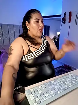 Snapshot of AndreaKinky chatting on October 3, 2025, 10:51 pm AndreaKinky online show from October 3, 2025, 10:51 pm