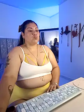 Snapshot of AndreaKinky chatting on October 12, 2025, 8:02 am AndreaKinky online show from October 12, 2025, 8:02 am