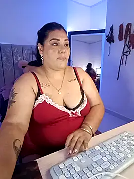 Snapshot of AndreaKinky chatting on October 20, 2025, 9:37 pm AndreaKinky online show from October 20, 2025, 9:37 pm