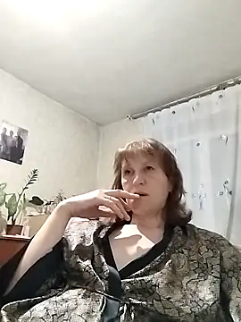 Snapshot of Flower2931 chatting on April 4, 2026, 6:27 pm Flower2931 online show from April 4, 2026, 6:27 pm