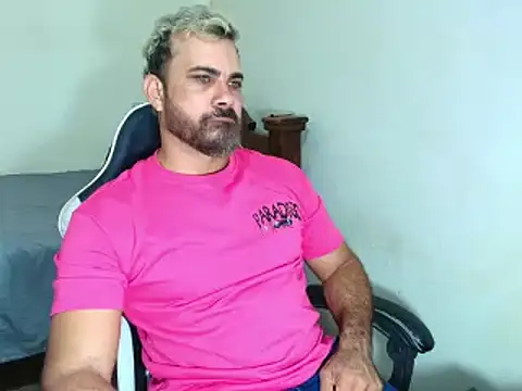 Snapshot of max_love255 chatting on February 10, 2026, 11:31 pm max love255 online show from February 10, 2026, 11:31 pm