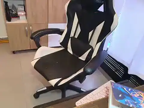 Snapshot of max_love255 chatting on March 18, 2026, 9:51 pm max love255 online show from March 18, 2026, 9:51 pm