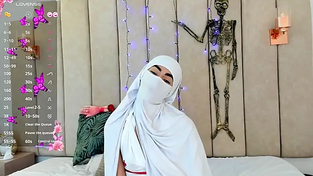 Snapshot of _Zahiira_ chatting on October 31, 2025, 12:06 pm  Zahiira  online show from October 31, 2025, 12:06 pm