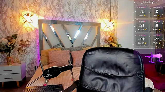 Aisha poweer online show from November 11, 2025, 2:22 am