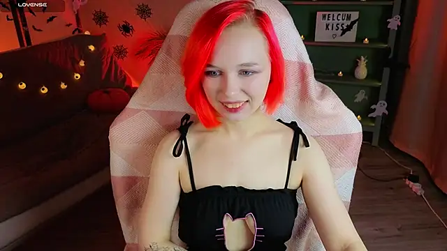 Snapshot of NaomiYoru chatting on October 23, 2025, 8:29 pm NaomiYoru online show from October 23, 2025, 8:29 pm