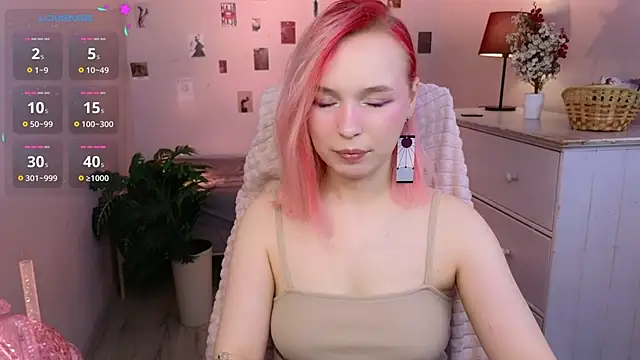 NaomiYoru online show from May 5, 2026, 8:39 pm