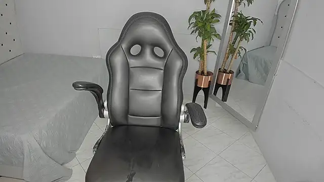 Alix 18  online show from September 25, 2025, 11:36 am