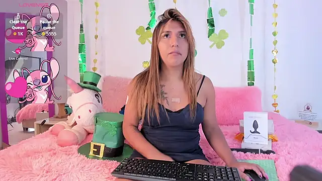 Ariana-Fernandez online show from March 10, 2026, 12:43 pm