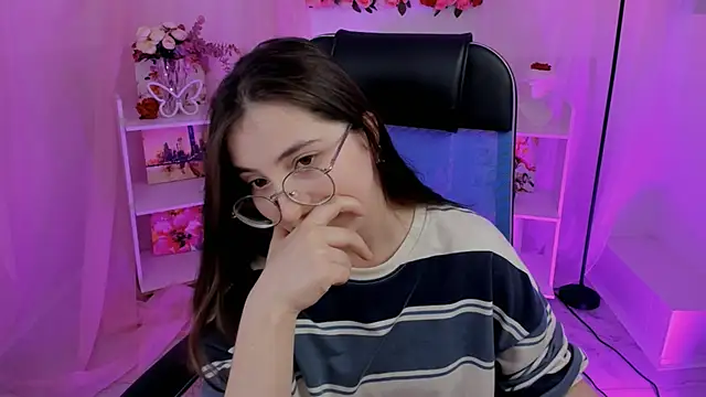 Snapshot of VirtuallVoyant chatting on September 26, 2025, 5:11 am VirtuallVoyant online show from September 26, 2025, 5:11 am