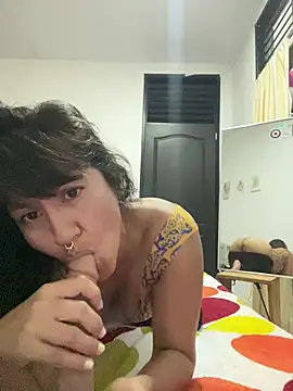 Snapshot of Huitaca_ chatting on May 9, 2026, 4:39 am Huitaca online show from May 9, 2026, 4:39 am
