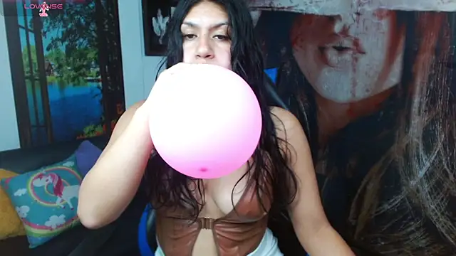 gigi gilt  online show from June 24, 2026, 8:41 pm