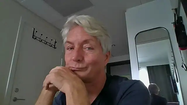 Swegay12-Exhi online show from October 5, 2025, 1:09 pm