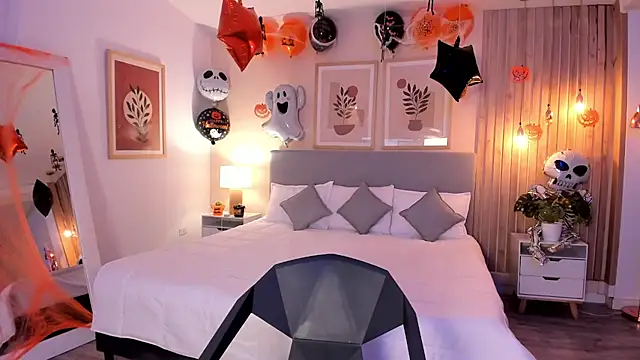 AuroraEvanss online show from October 17, 2025, 9:06 pm