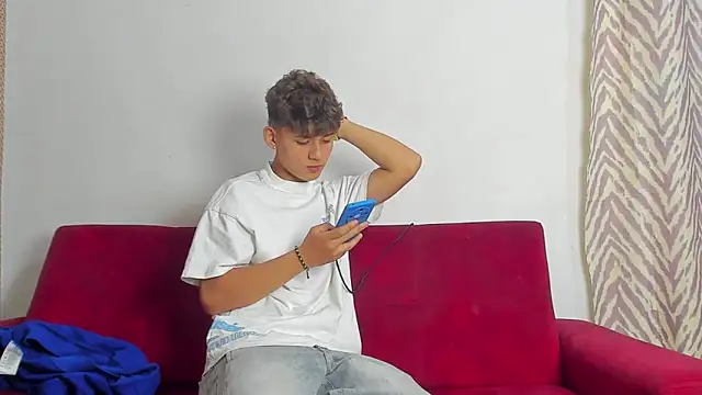 willy sexxx18 online show from March 11, 2026, 7:53 pm