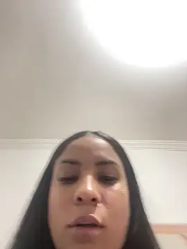 MarianaaSantos online show from June 9, 2026, 8:09 pm