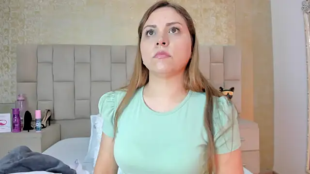Snapshot of cloesummerr_ chatting on October 22, 2025, 1:11 pm cloesummerr  online show from October 22, 2025, 1:11 pm