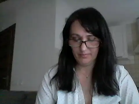 Elena48324 online show from May 6, 2026, 5:18 pm