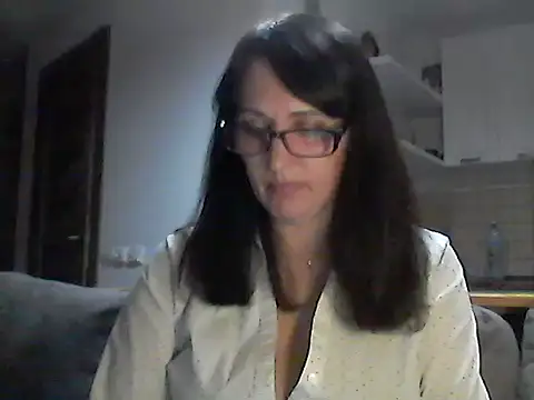 Elena48324 online show from May 7, 2026, 6:02 pm