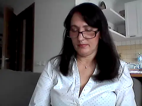 Elena48324 online show from May 8, 2026, 9:47 am