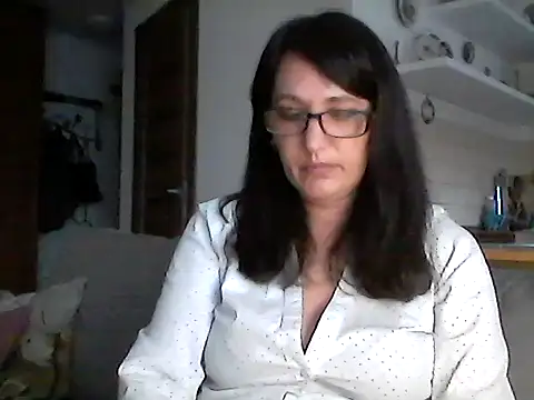 Elena48324 online show from May 13, 2026, 5:21 pm