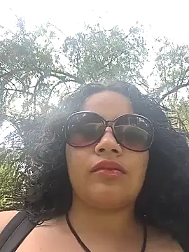 Snapshot of Yaya_watson chatting on May 23, 2026, 7:18 pm Yaya watson online show from May 23, 2026, 7:18 pm