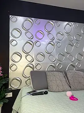 Skylar Smith  online show from February 5, 2026, 11:48 am