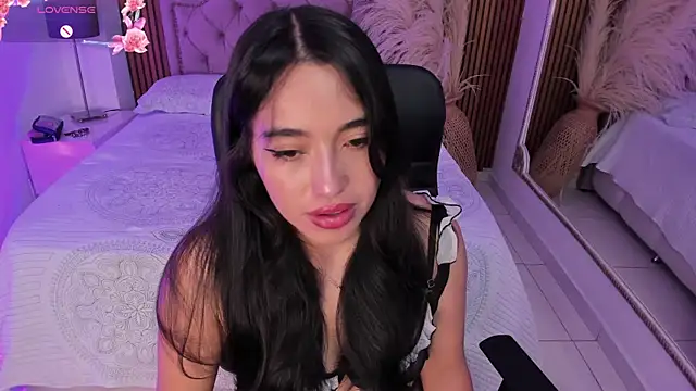 Starbutterflyy  online show from February 7, 2026, 5:00 am