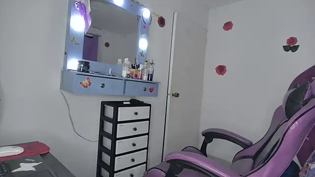 Snapshot of soffy_rosses chatting on April 18, 2026, 4:27 am soffy rosses online show from April 18, 2026, 4:27 am
