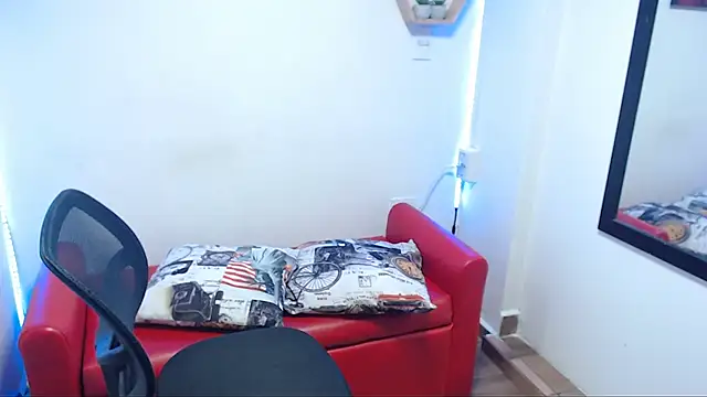 Snapshot of DIVAX_MONSERRAT chatting on September 23, 2025, 8:34 pm DIVAX MONSERRAT online show from September 23, 2025, 8:34 pm