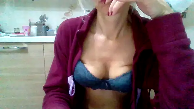 Kelly80 online show from December 17, 2025, 5:13 am