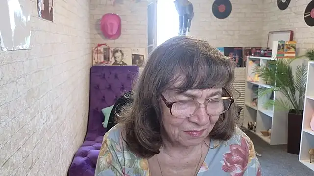 Betty Brick online show from May 19, 2026, 12:55 pm