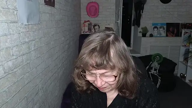 Betty Brick online show from May 22, 2026, 6:02 pm