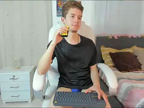 ThiagooJames online show from November 22, 2025, 3:16 am