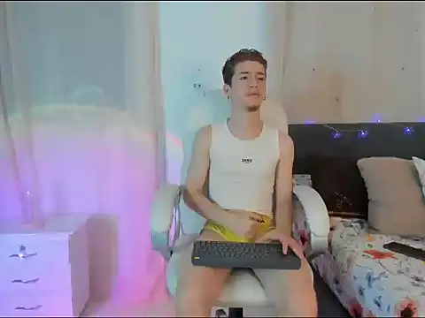 ThiagooJames online show from January 17, 2026, 1:43 am