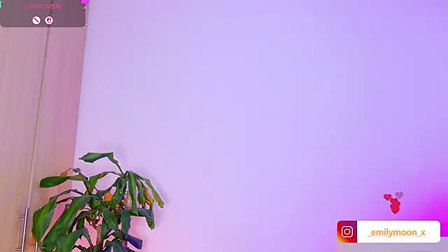 onlyemily  online show from May 1, 2026, 12:59 am