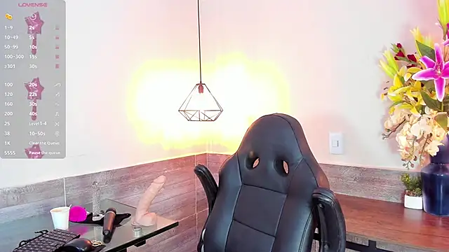 Snapshot of LussieWillow chatting on October 2, 2025, 11:39 am LussieWillow online show from October 2, 2025, 11:39 am