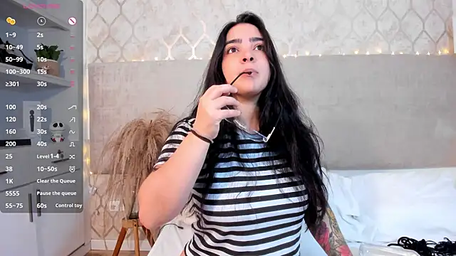 KamilaBetancourt online show from October 30, 2025, 12:50 pm