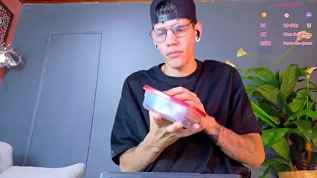 david huge online show from November 7, 2025, 1:22 pm