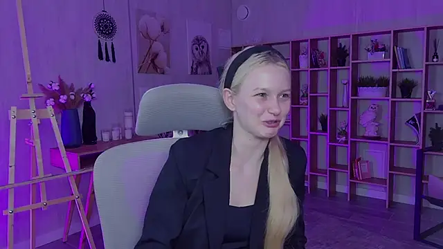 Snapshot of AvaDaviis chatting on September 17, 2025, 10:28 am AvaDaviis online show from September 17, 2025, 10:28 am