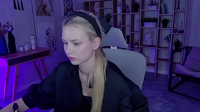 Snapshot of AvaDaviis chatting on September 19, 2025, 10:49 am AvaDaviis online show from September 19, 2025, 10:49 am