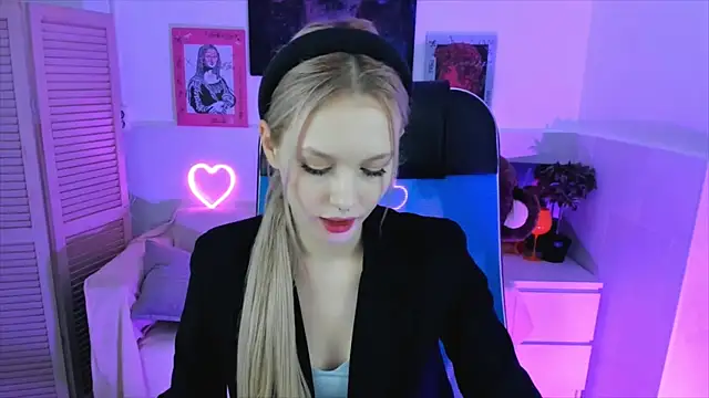 Snapshot of AvaDaviis chatting on October 18, 2025, 2:18 pm AvaDaviis online show from October 18, 2025, 2:18 pm