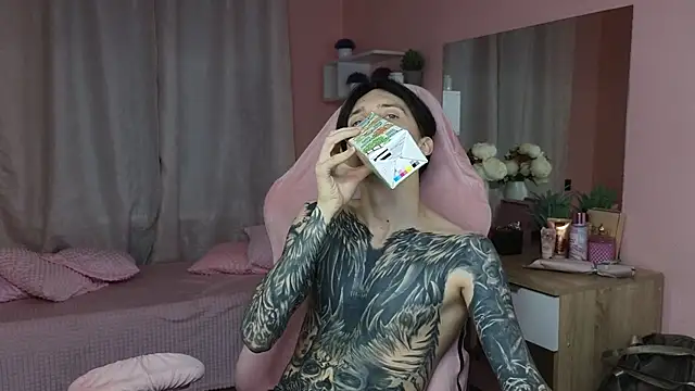 Snapshot of Martin_Jin chatting on October 23, 2025, 12:15 pm Martin Jin online show from October 23, 2025, 12:15 pm