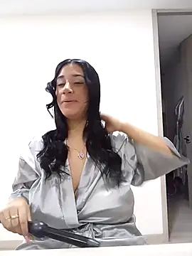 Snapshot of Samantha_hotly chatting on October 15, 2025, 1:44 pm Samantha hotly online show from October 15, 2025, 1:44 pm